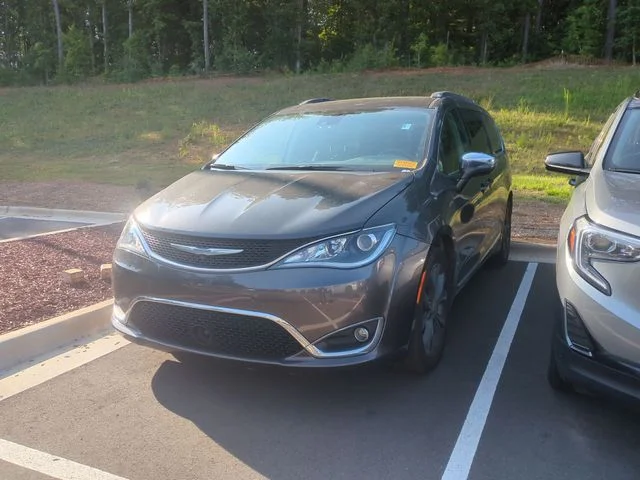 Used 2018 Gray Chrysler Limited image 5