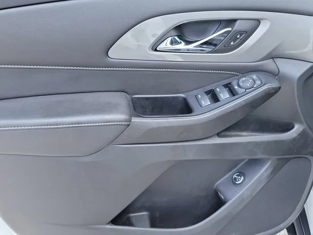 Used 2023 Summit White Chevrolet LT Leather image 18