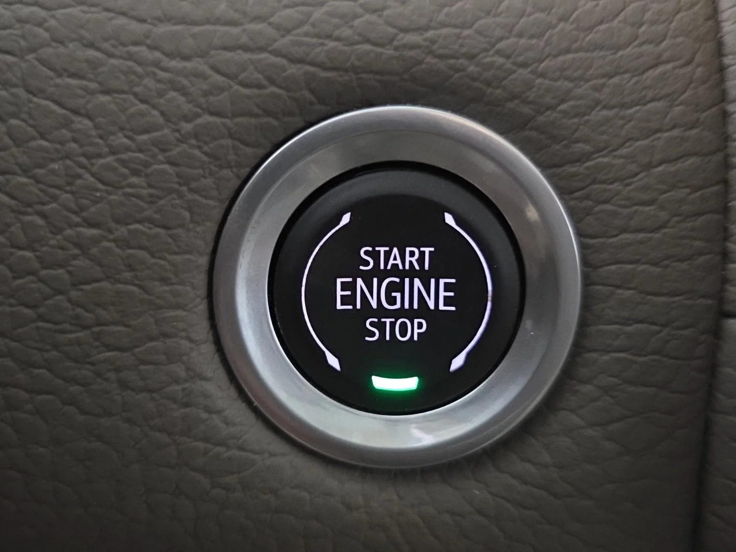 Used 2024 White Frost Tricoat GMC Denali image 22