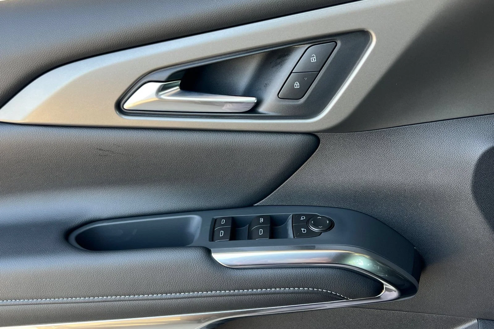 New 2027 Mosaic Black Metallic Chevrolet LT image 11