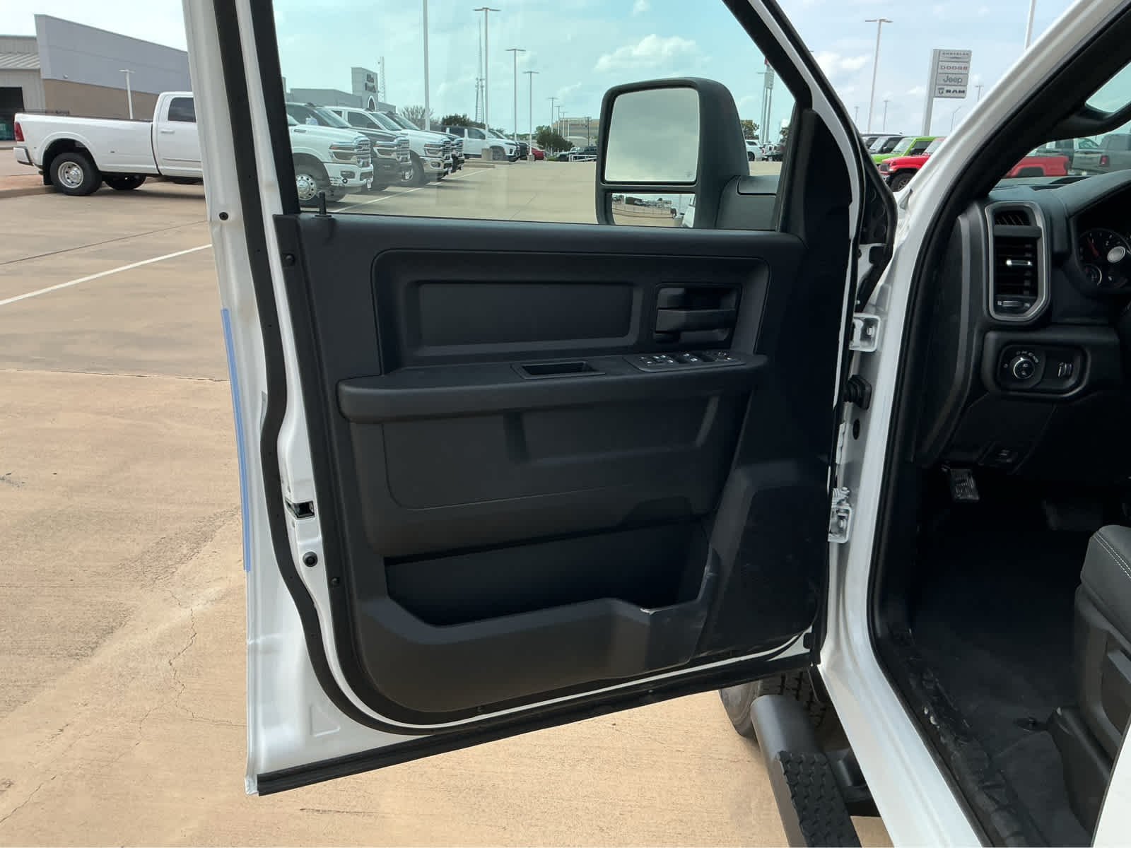 New 2026 Bright White Clear-Coat Exterior Paint RAM Tradesman image 17