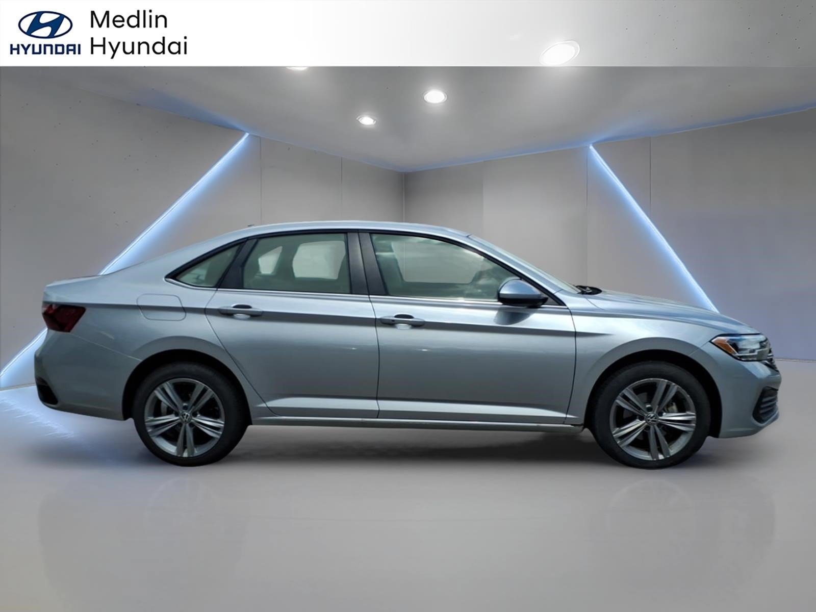 Used 2024 Platinum Gray Metallic Volkswagen SE image 2