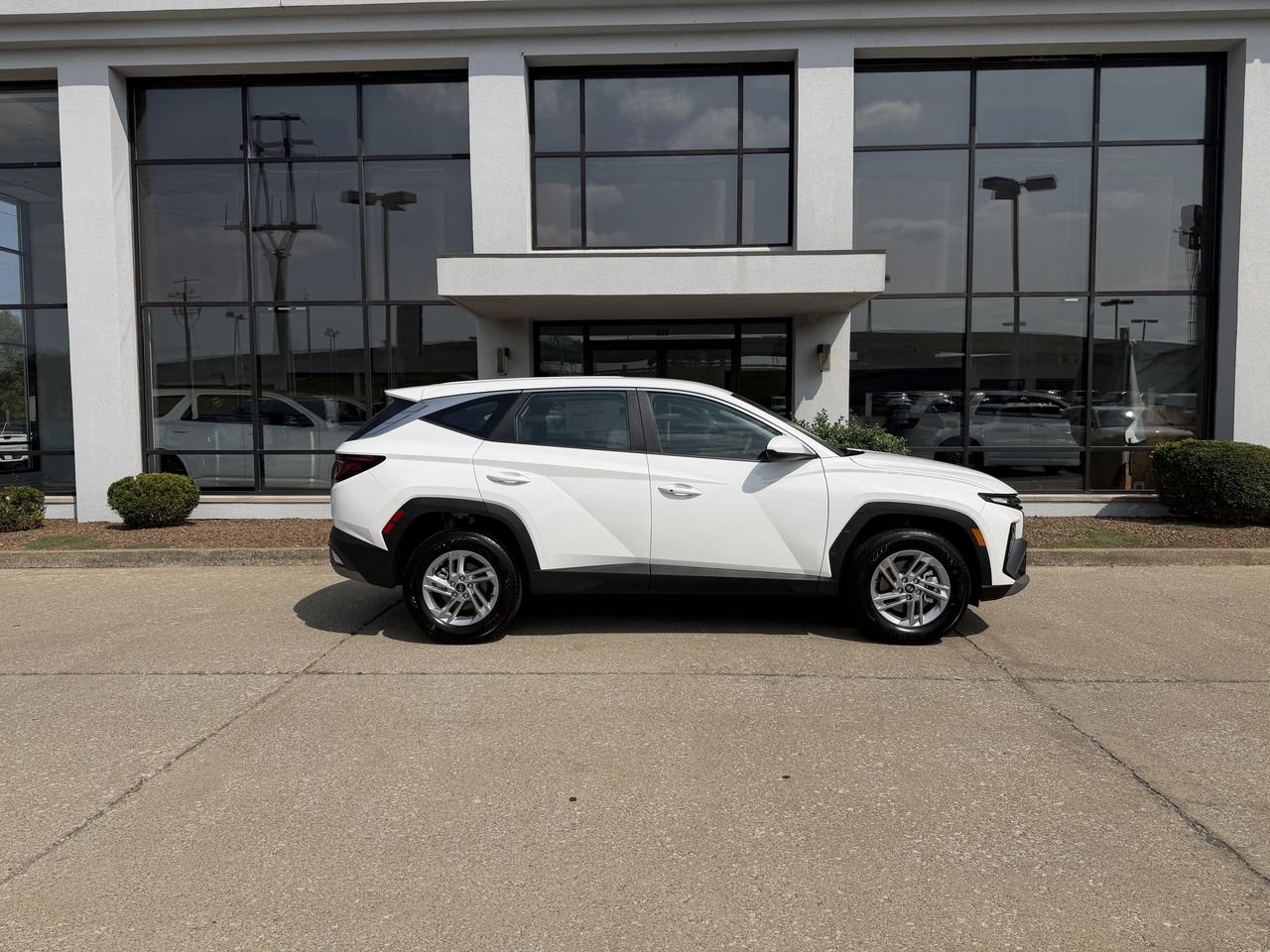 New 2026 White Pearl Hyundai SE AWD image 3