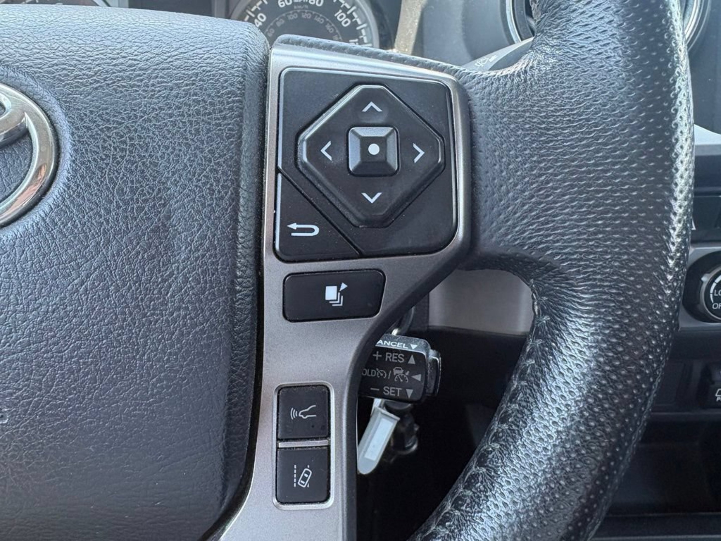Used 2018 Super White Toyota SR5 image 14