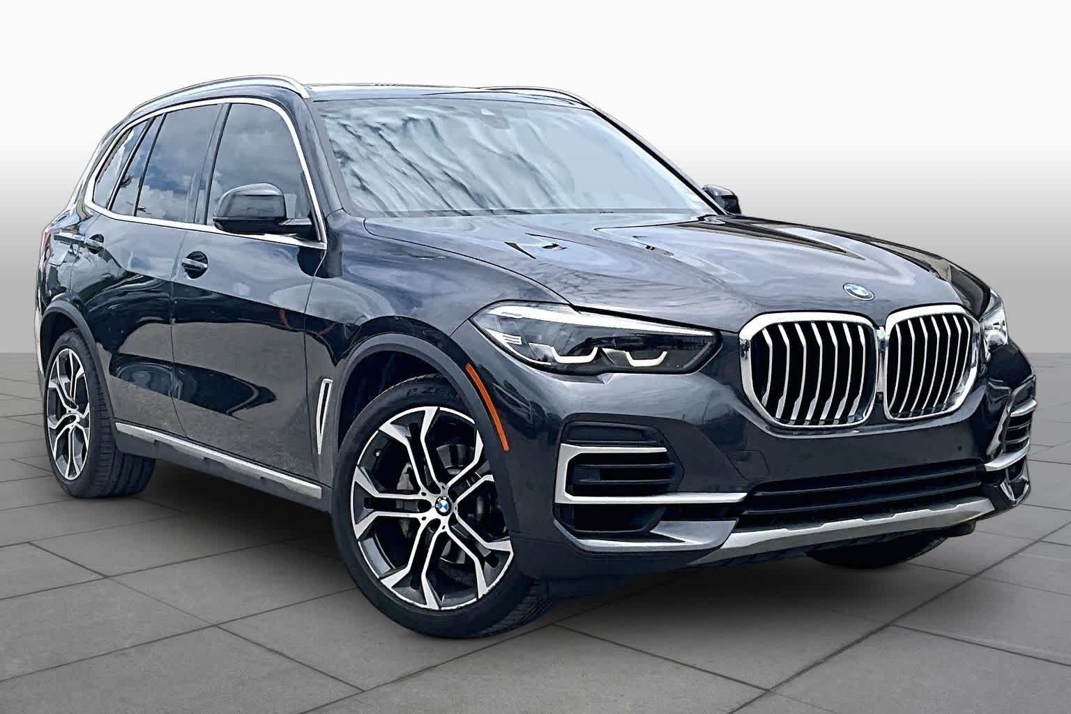 Used 2022 Dark Graphite Metallic BMW xDrive40i image 2