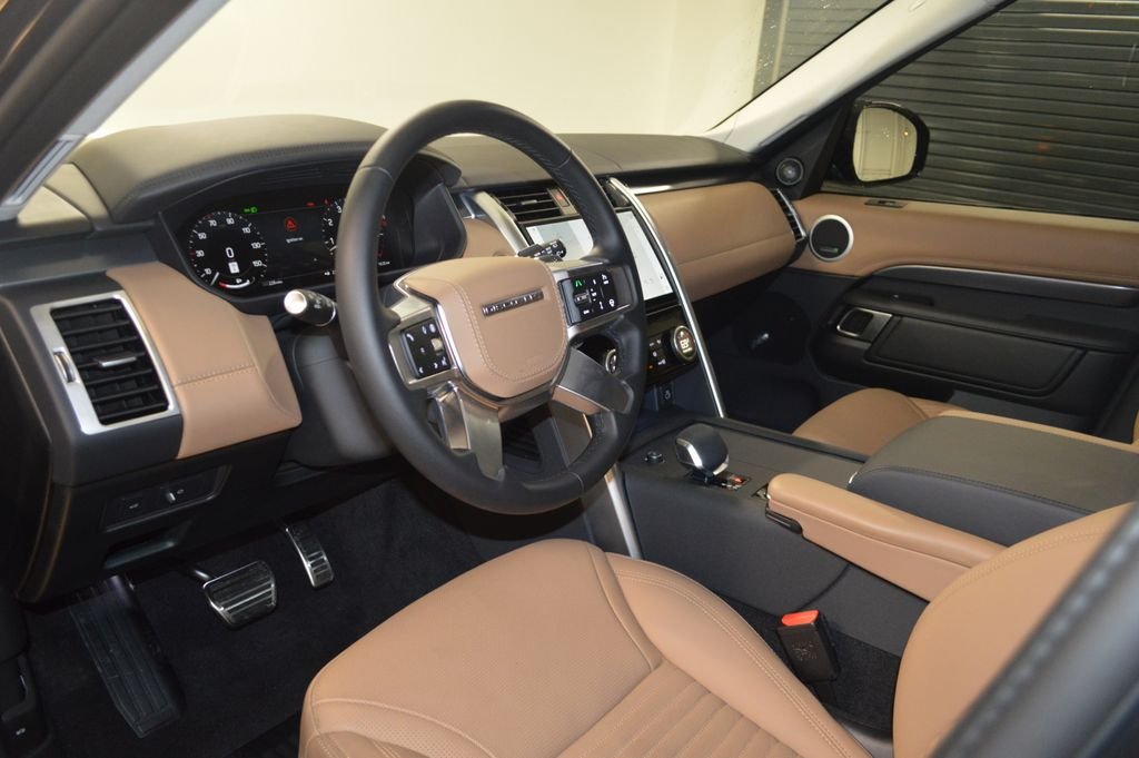 Used 2025 Gray Land Rover Metropolitan Edition image 15