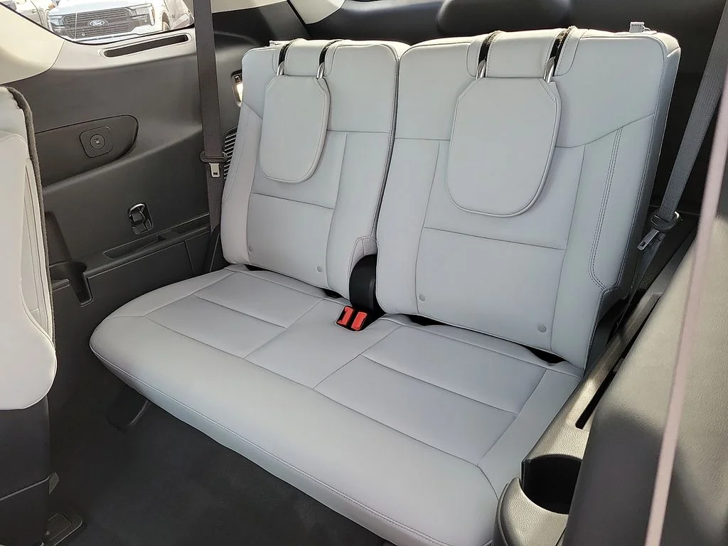 New 2026 Star White Metallic Tri-Coat Ford Platinum™ image 9