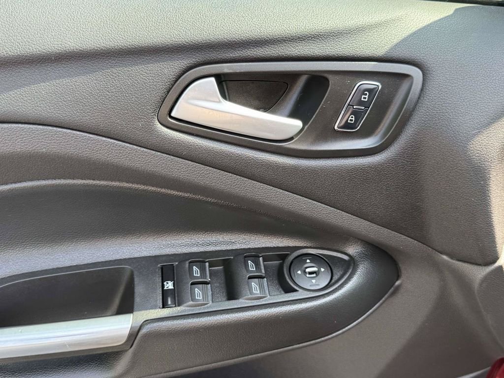 Used 2015 Red Ford SE image 19
