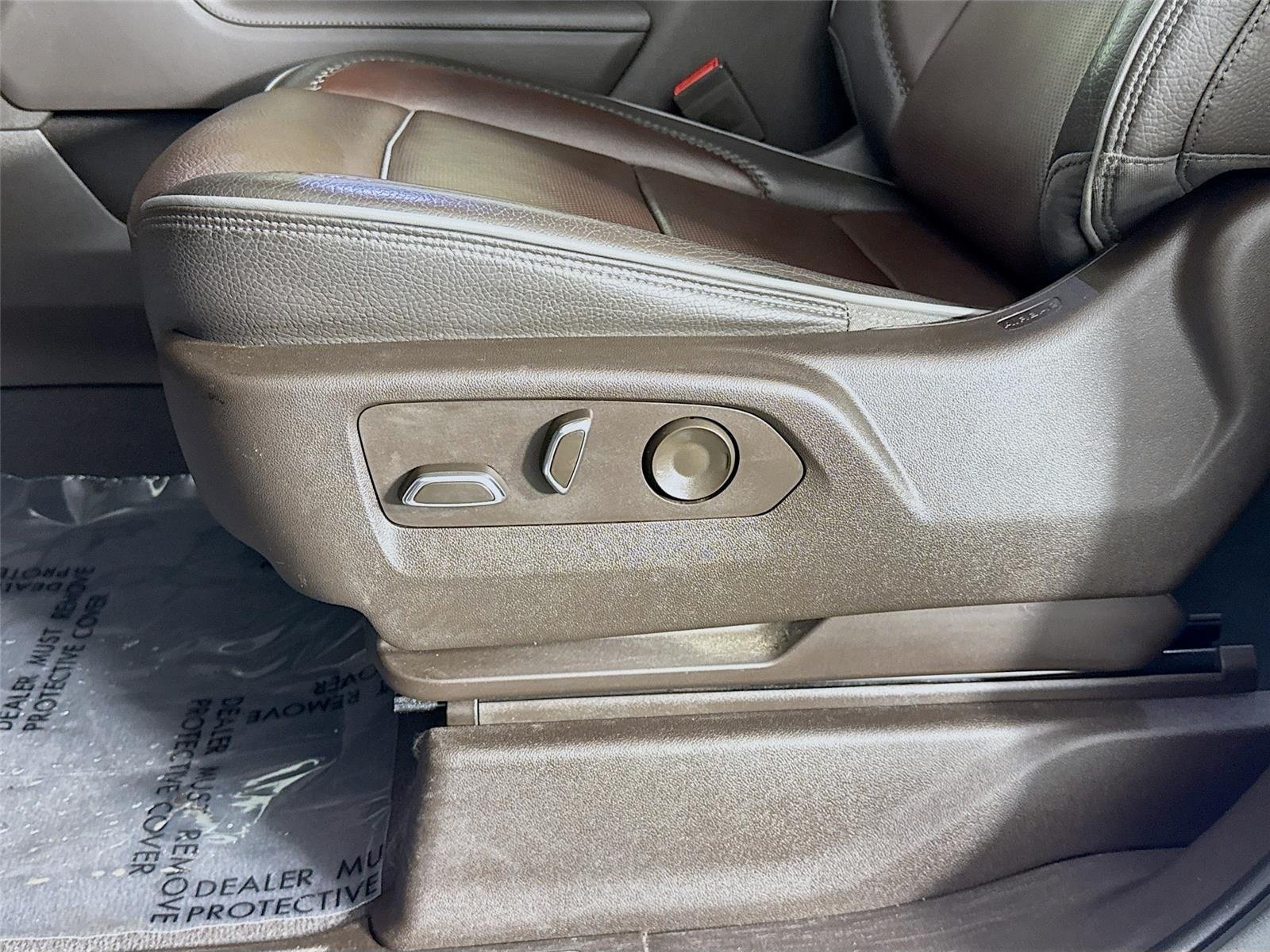 Used 2022 White Frost Tricoat GMC Denali image 20
