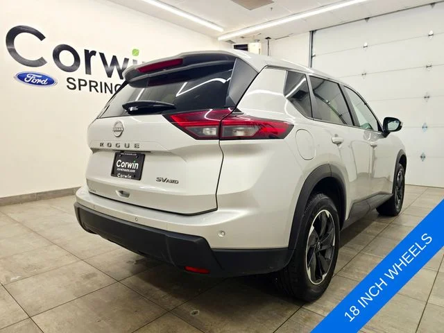 Used 2024 Champagne Silver Nissan SV image 5