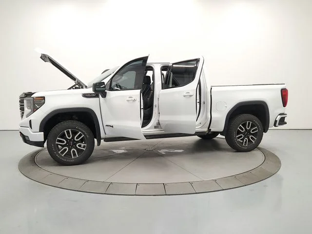 Used 2022 White GMC AT4 image 12