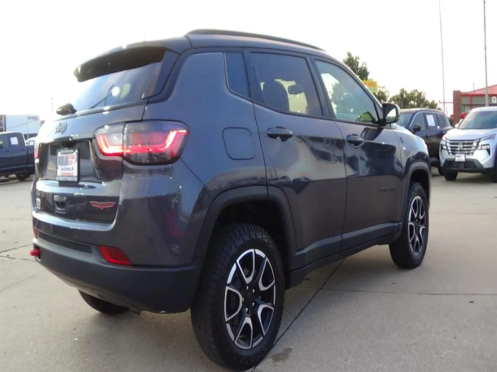 Used 2024 Baltic Gray Metallic Clear Coat (pas) Jeep Trailhawk image 6