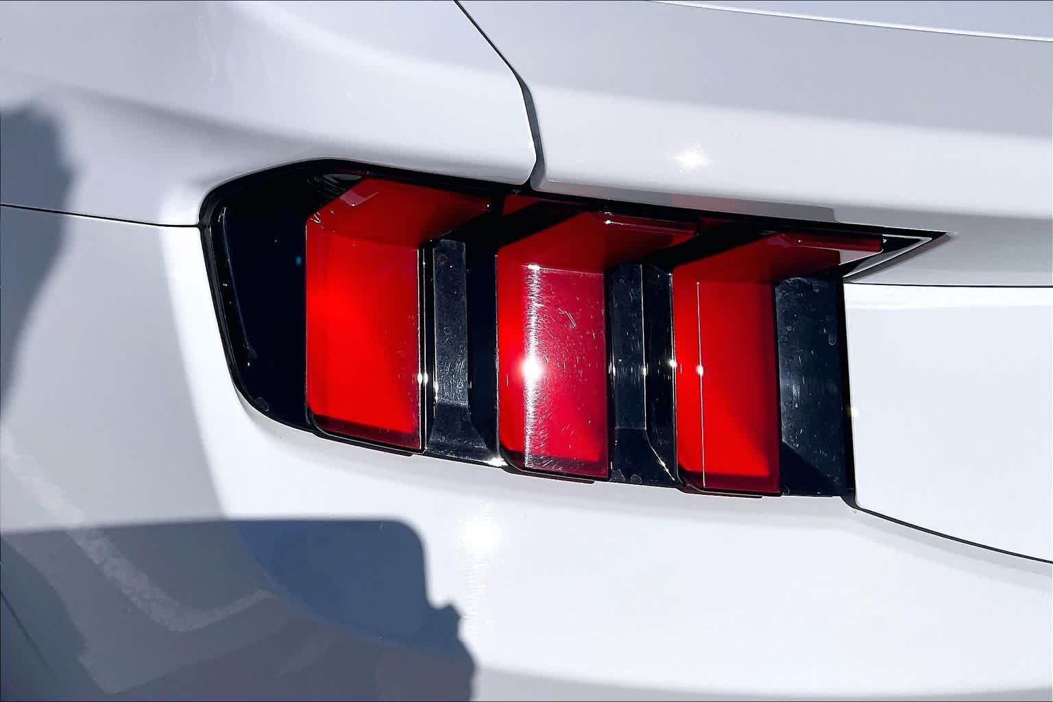 Used 2024 Oxford White Ford EcoBoost image 26