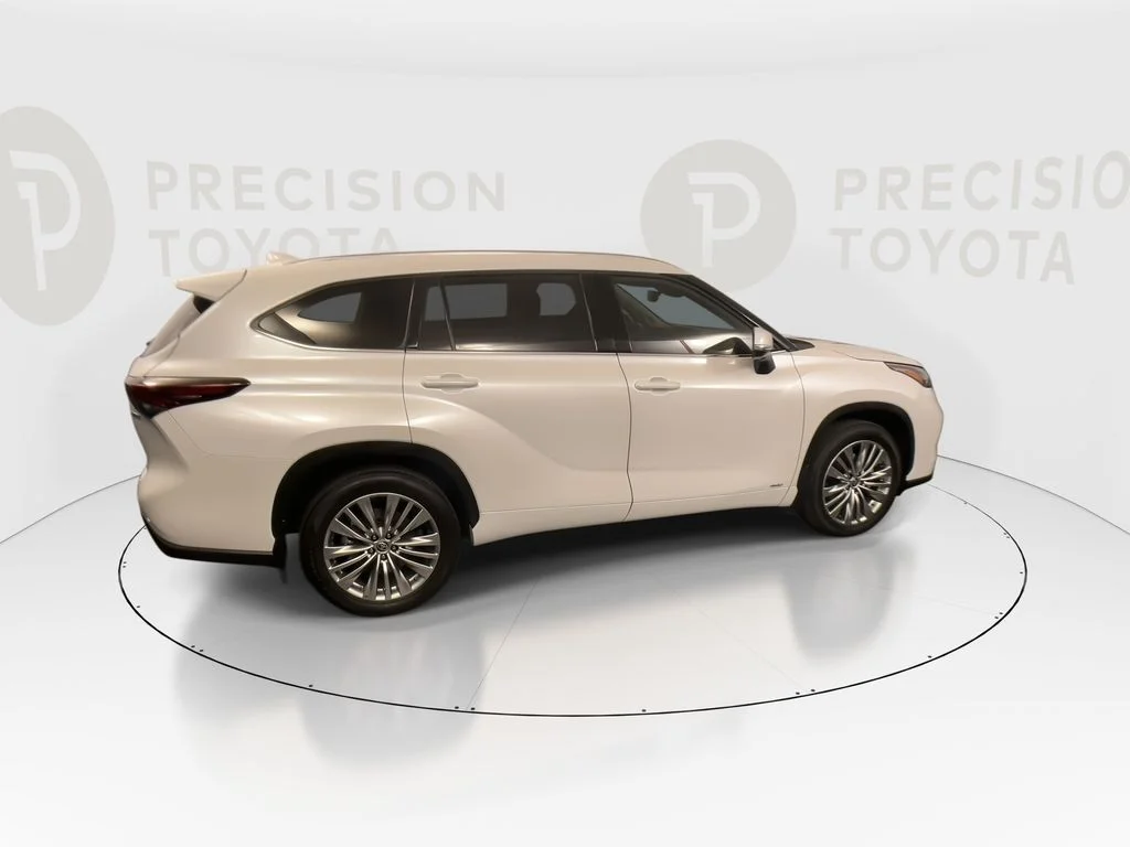 Used 2024 Pearl Toyota Platinum image 21
