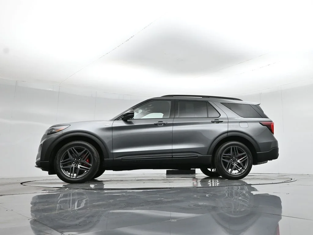 New 2026 Carbonized Gray Metallic Ford ST-Line image 7