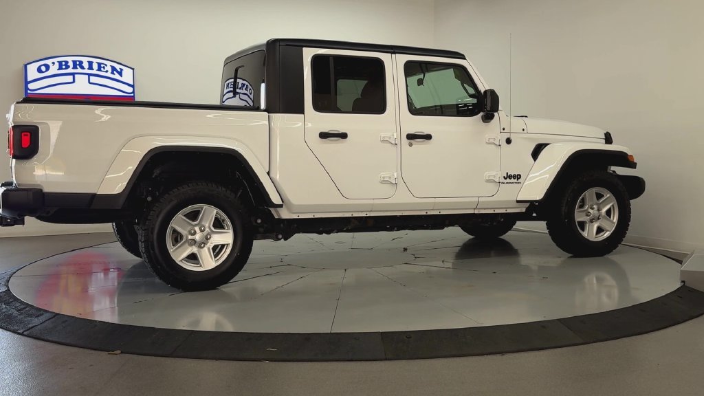 Used 2022 Bright White Clearcoat Jeep Sport image 4