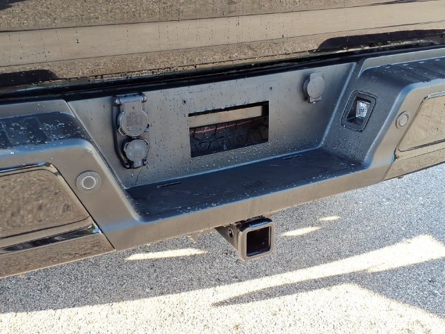 Used 2022 Black Metallic Ford XLT image 12