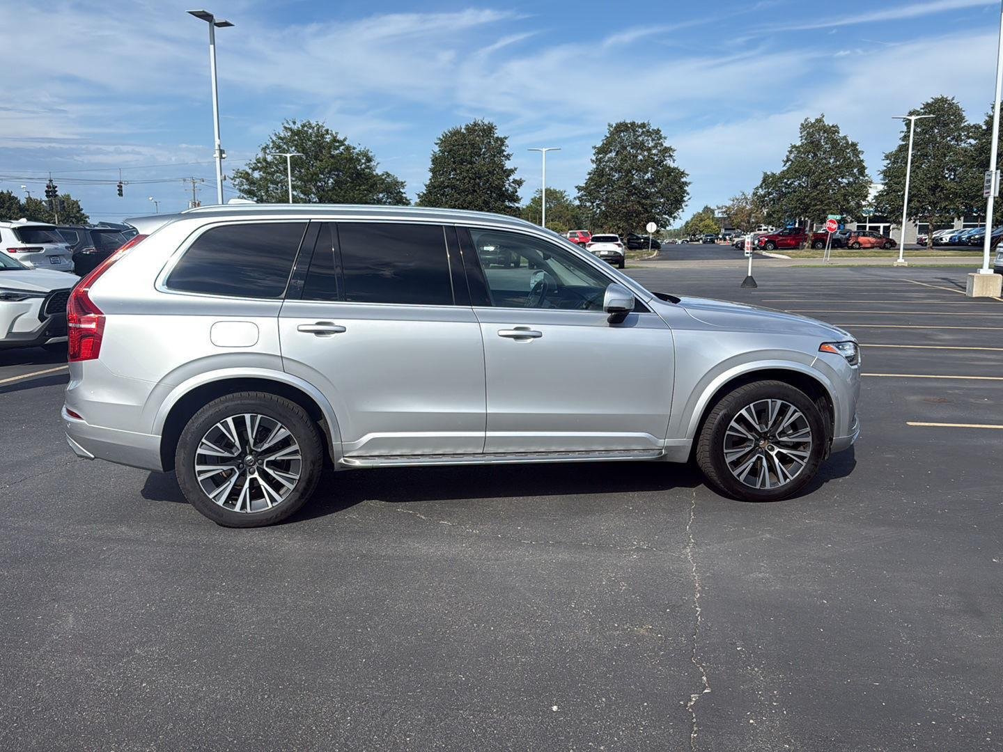 Used 2021 Bright Silver Metallic Volvo Momentum image 9