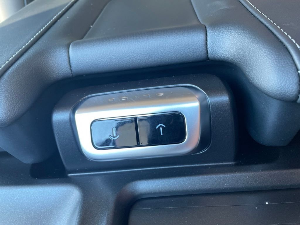 New 2027 Star White Metallic Tri-Coat Ford MAX Platinum image 17