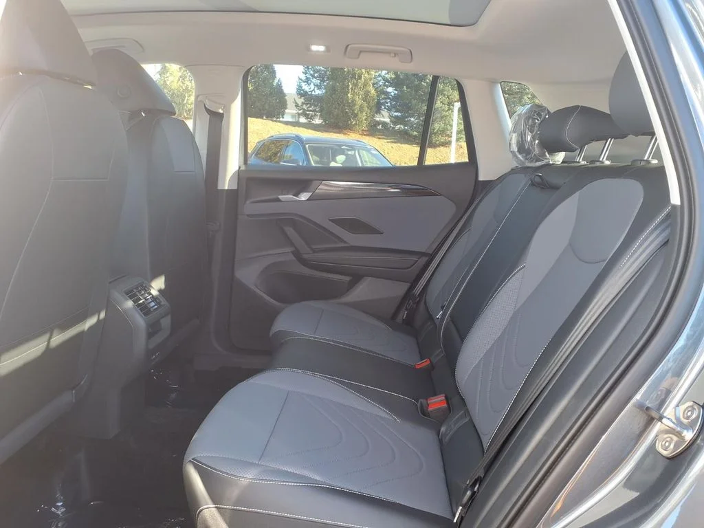 New 2026 platinum gray metallic Volkswagen 2.0T SE image 19