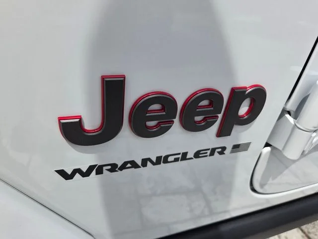 New 2026 Bright White Clear-Coat Exterior Paint Jeep Rubicon image 5