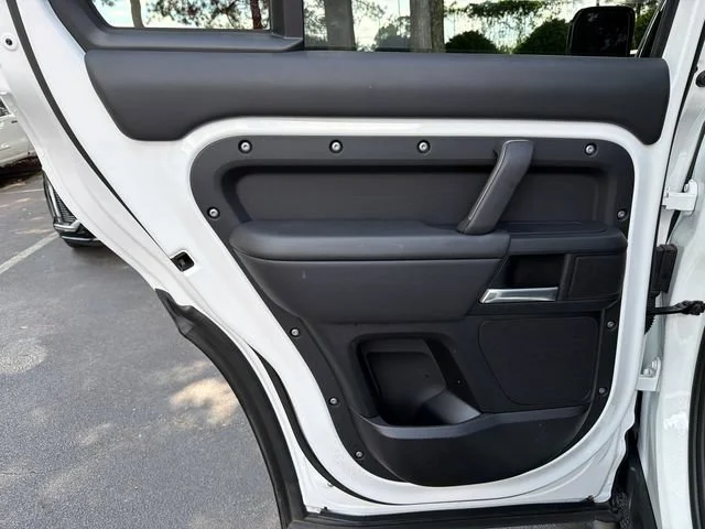 Used 2025 White Land Rover 130 P300 S image 22
