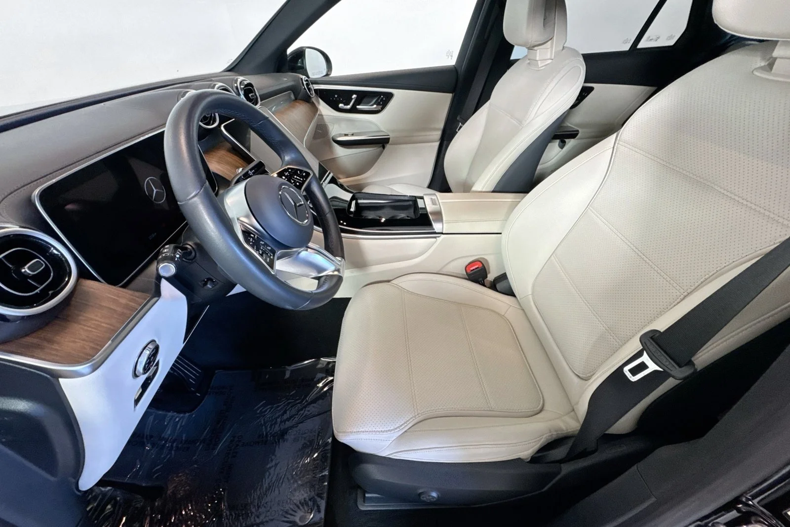 Used 2024 Black Mercedes-Benz GLC 300 image 19