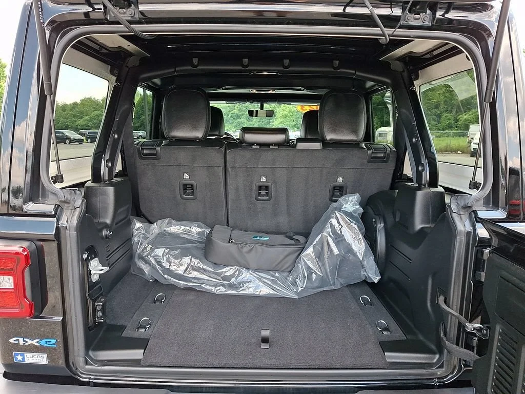 Used 2023 Black Clearcoat Jeep Sahara image 31