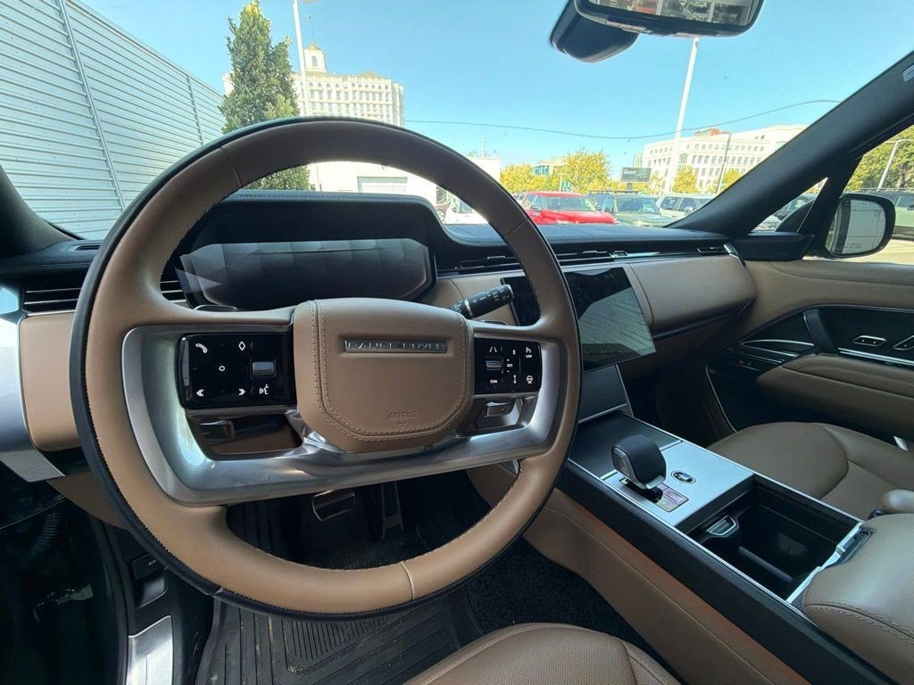 Used 2025 Carpathian Gray Premium Metallic Land Rover SE image 12