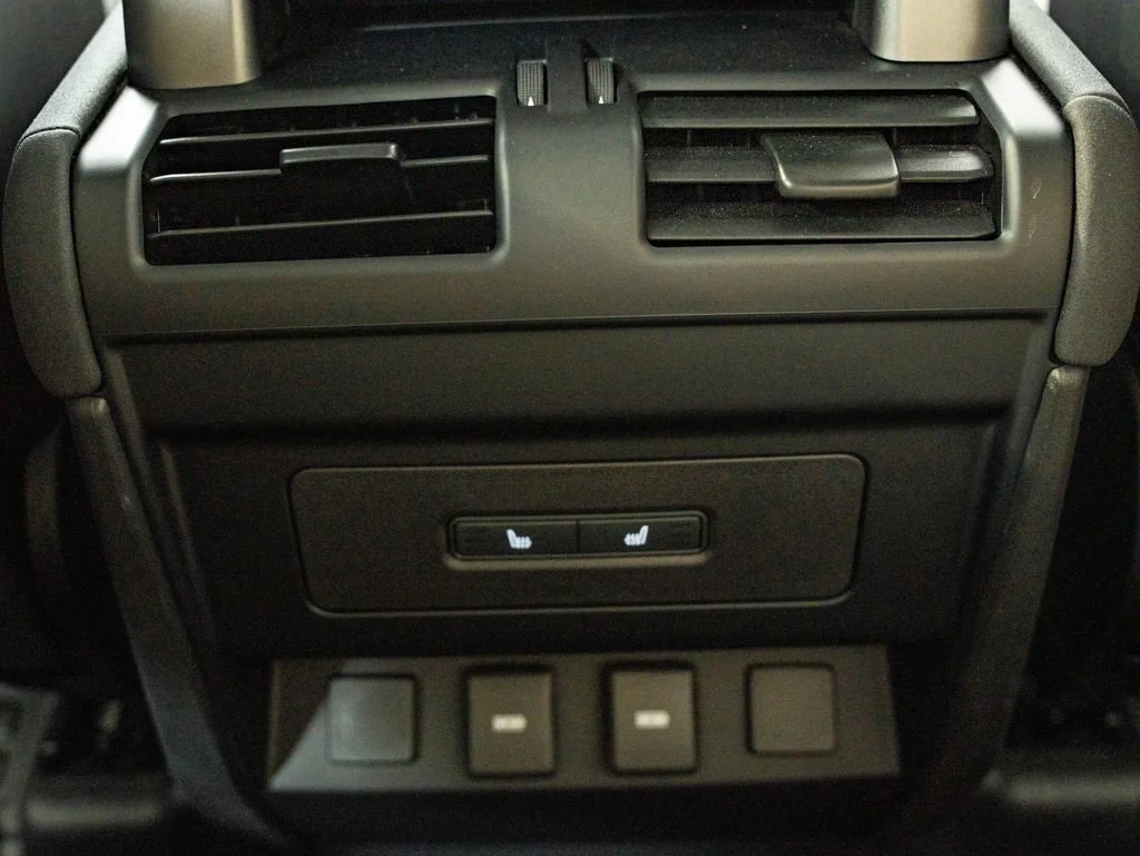 Used 2023 Black Land Rover S image 41