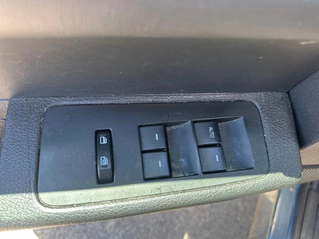 Used 2019 Blue Metallic Ford SE image 11