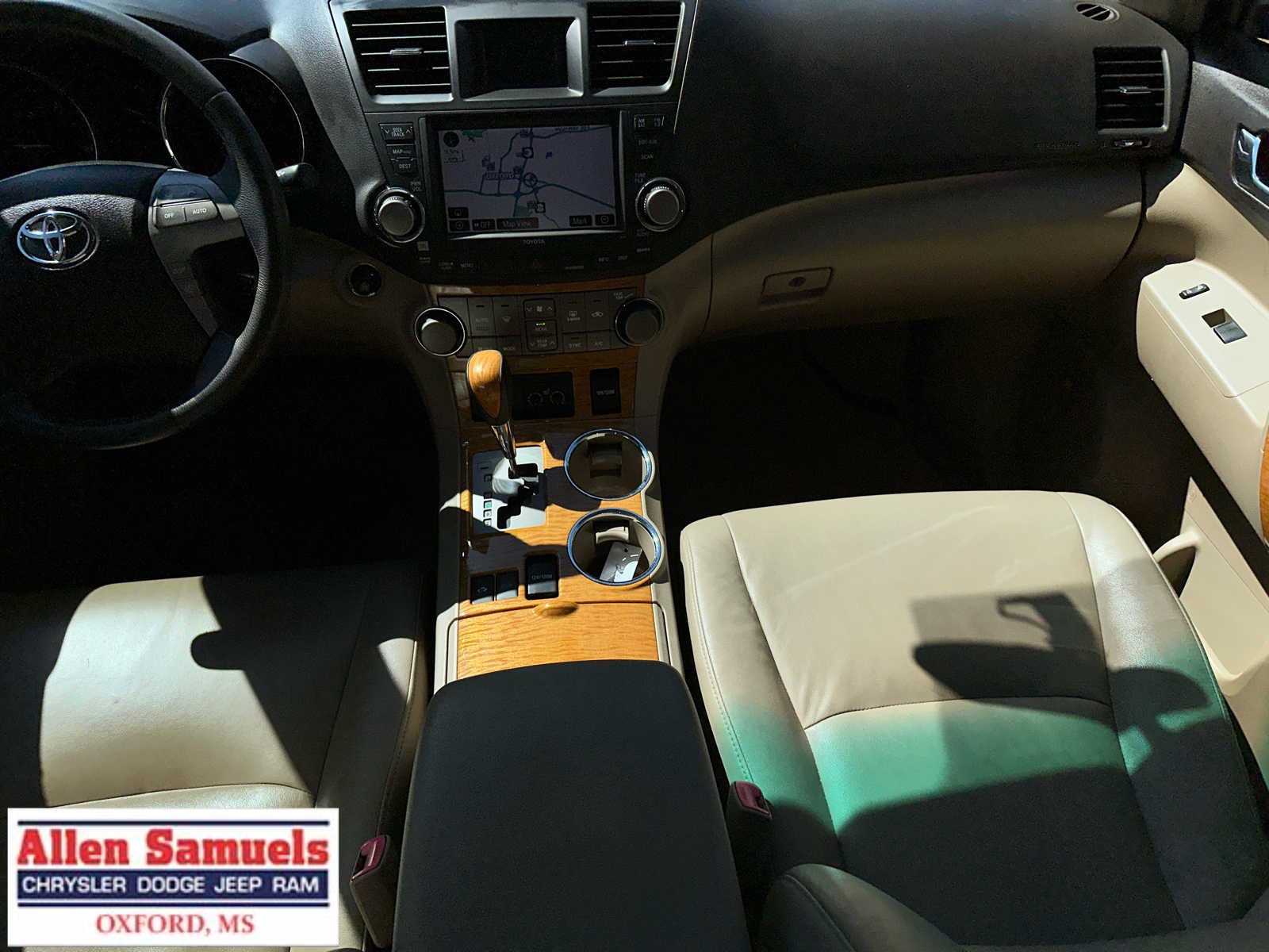 Used 2010 Blizzard Pearl Toyota Limited w/3rd Row image 17