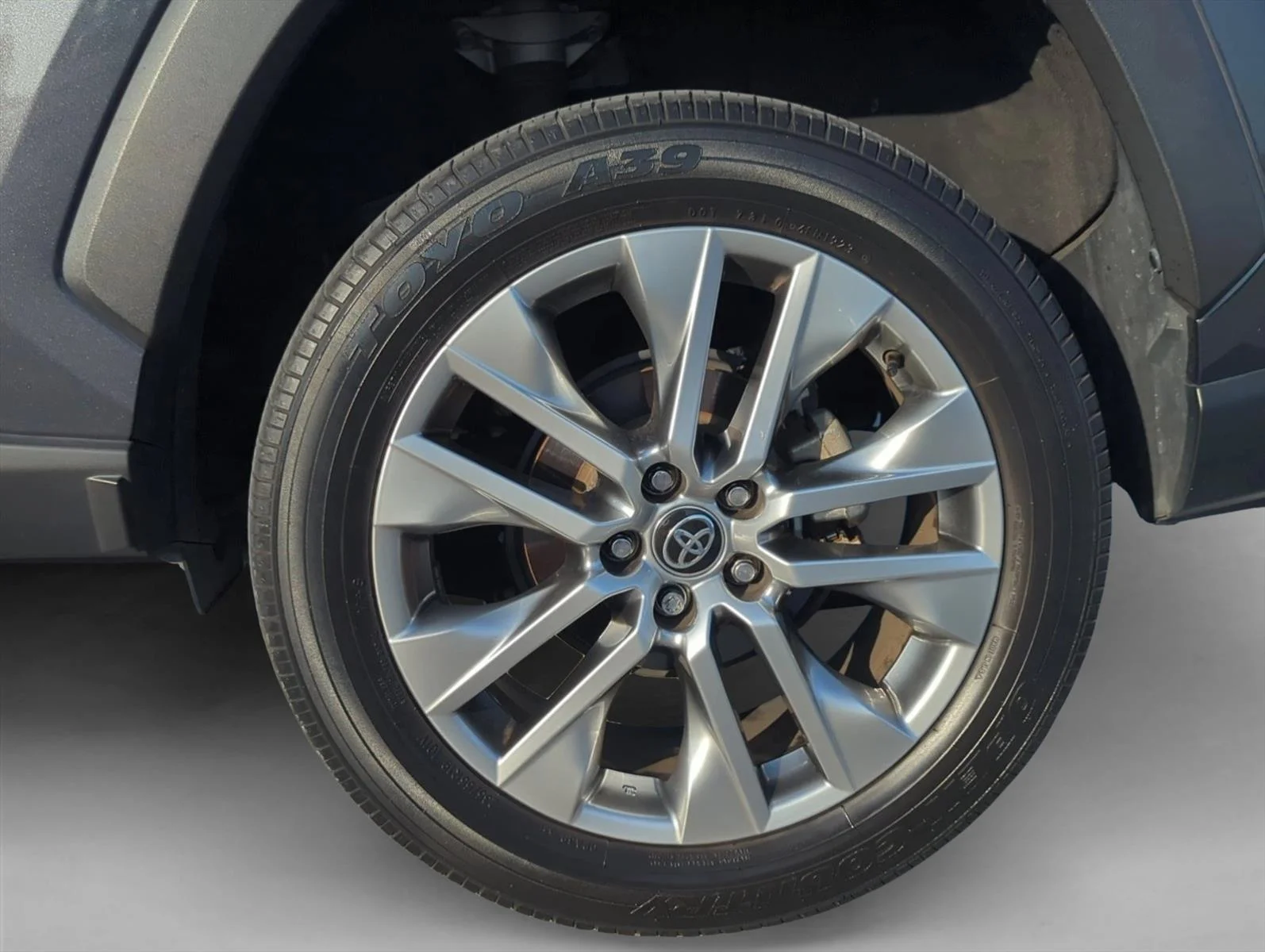 Used 2023 Magnetic Gray Metallic Toyota XLE Premium image 5