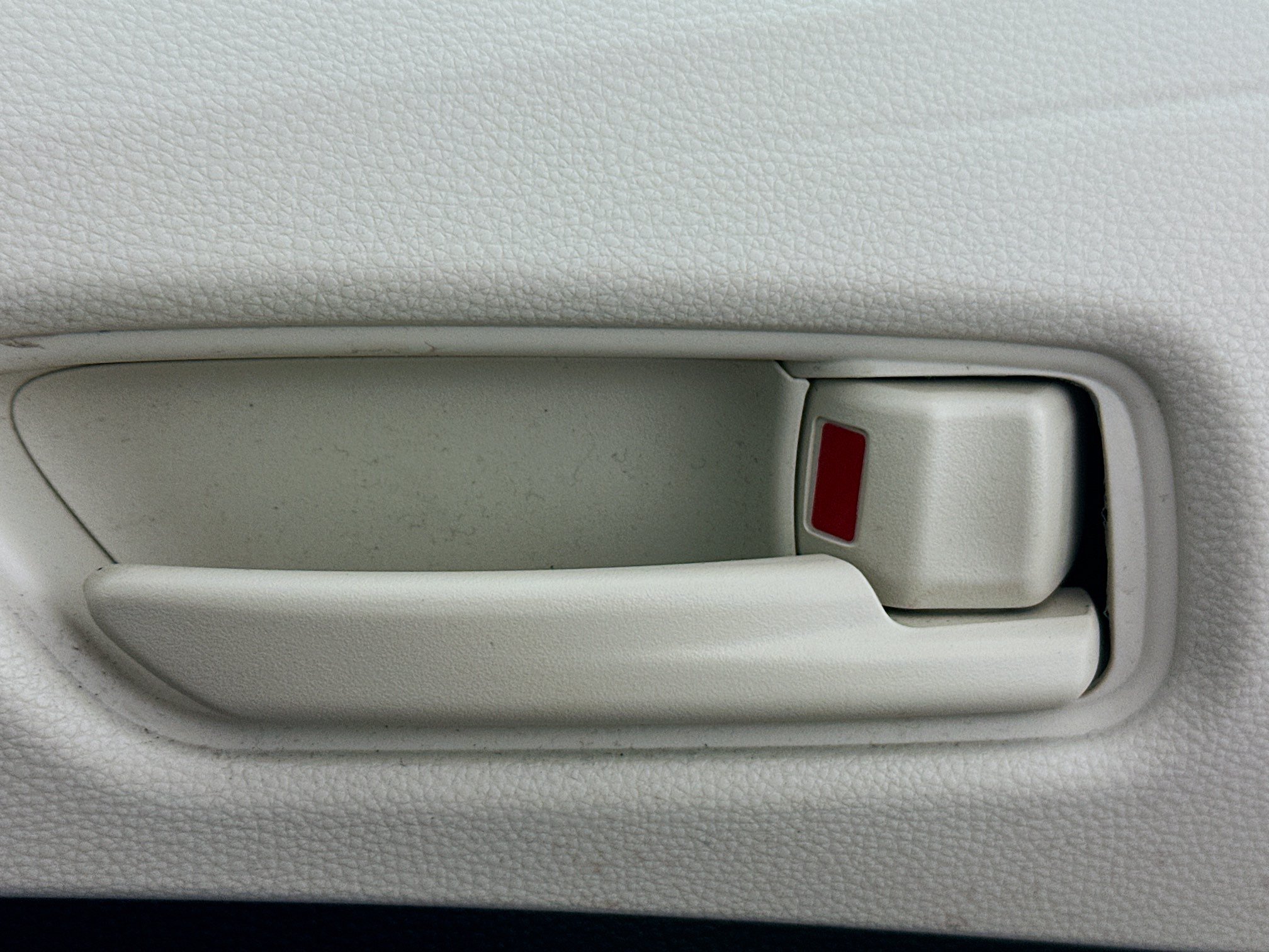 Used 2025 Pearl Toyota LE image 28
