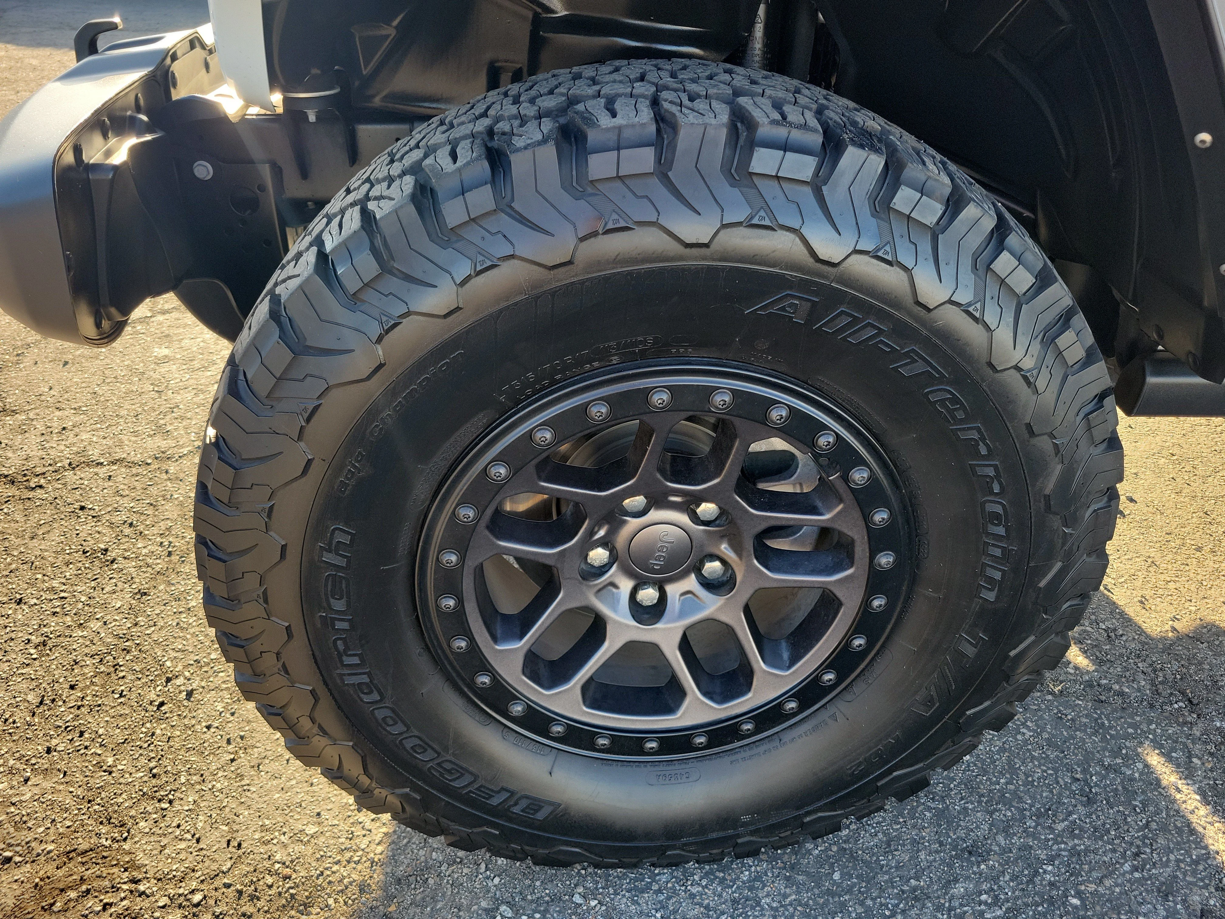 Used 2022 White Jeep Unlimited High Tide image 9
