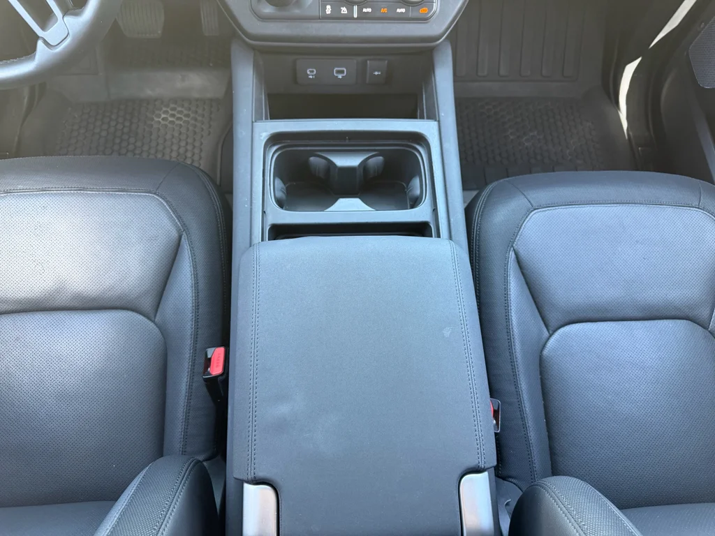 Used 2023  Land Rover X-Dynamic SE image 15