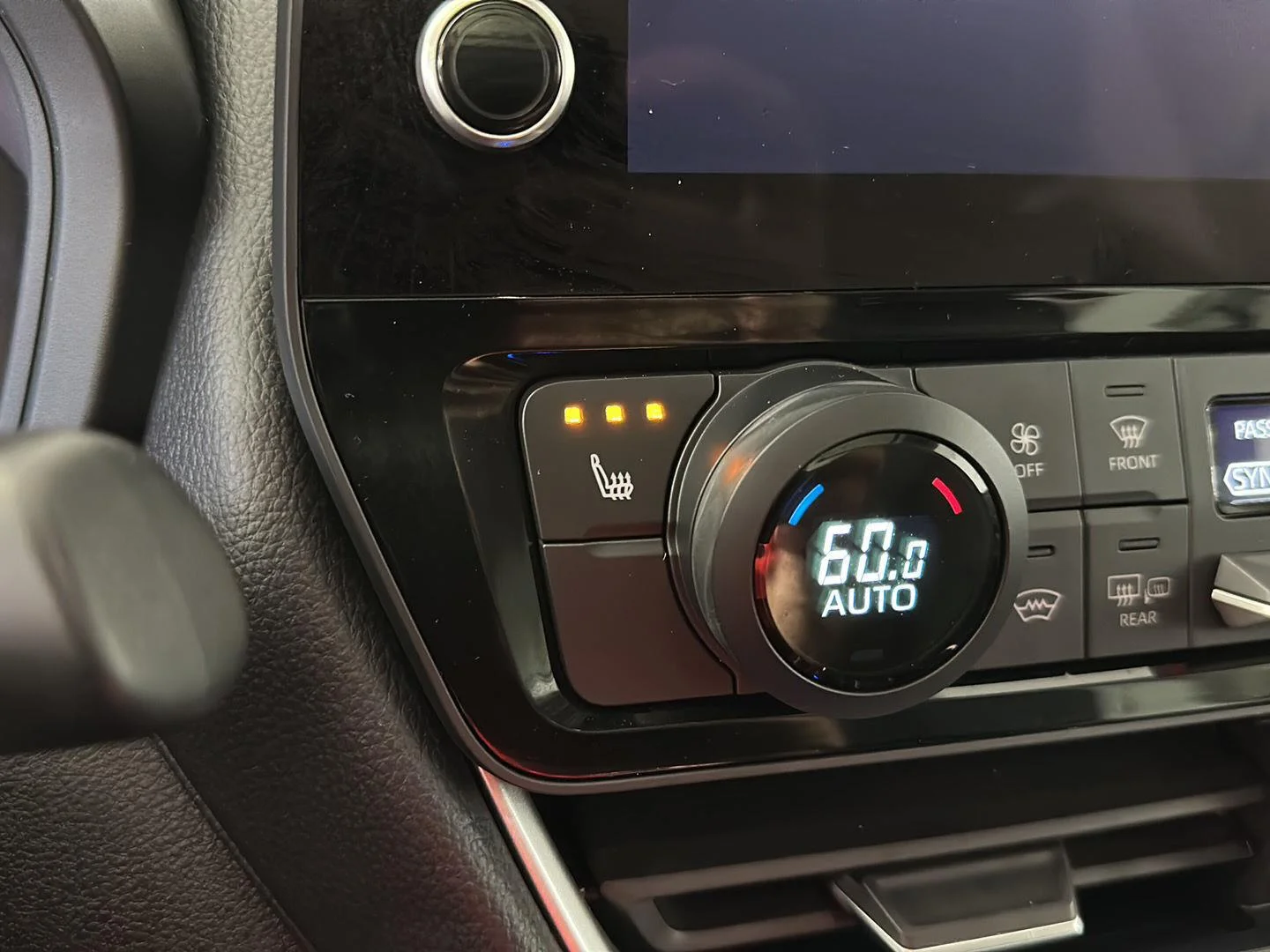 Used 2024 Wind Chill Pearl Toyota XLE image 9