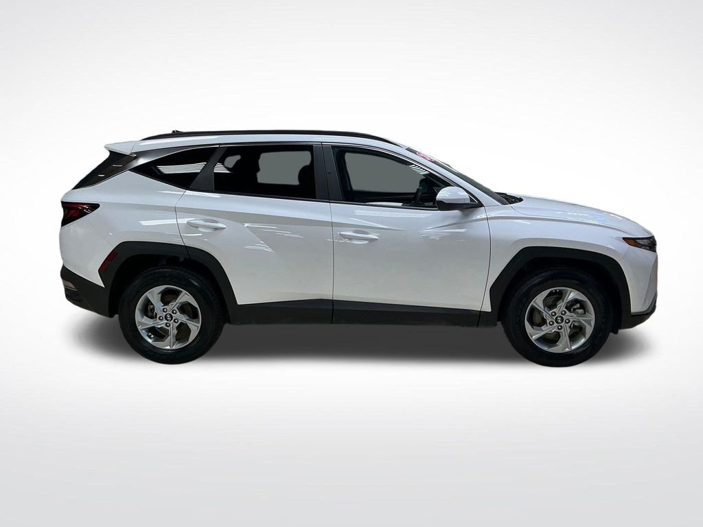 Used 2024 White Hyundai SEL image 9