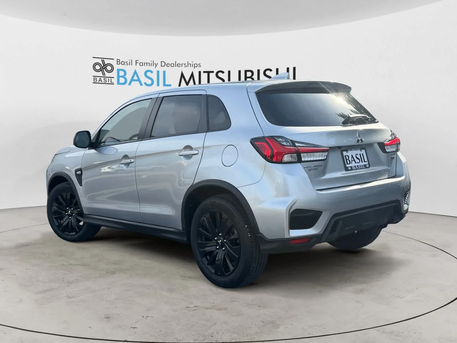 Used 2025 Alloy Silver Metallic Mitsubishi LE image 4