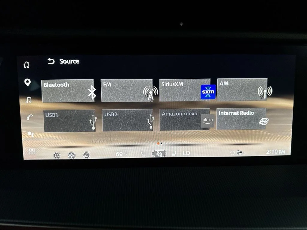 Used 2025 White Pearl Nissan SL image 29