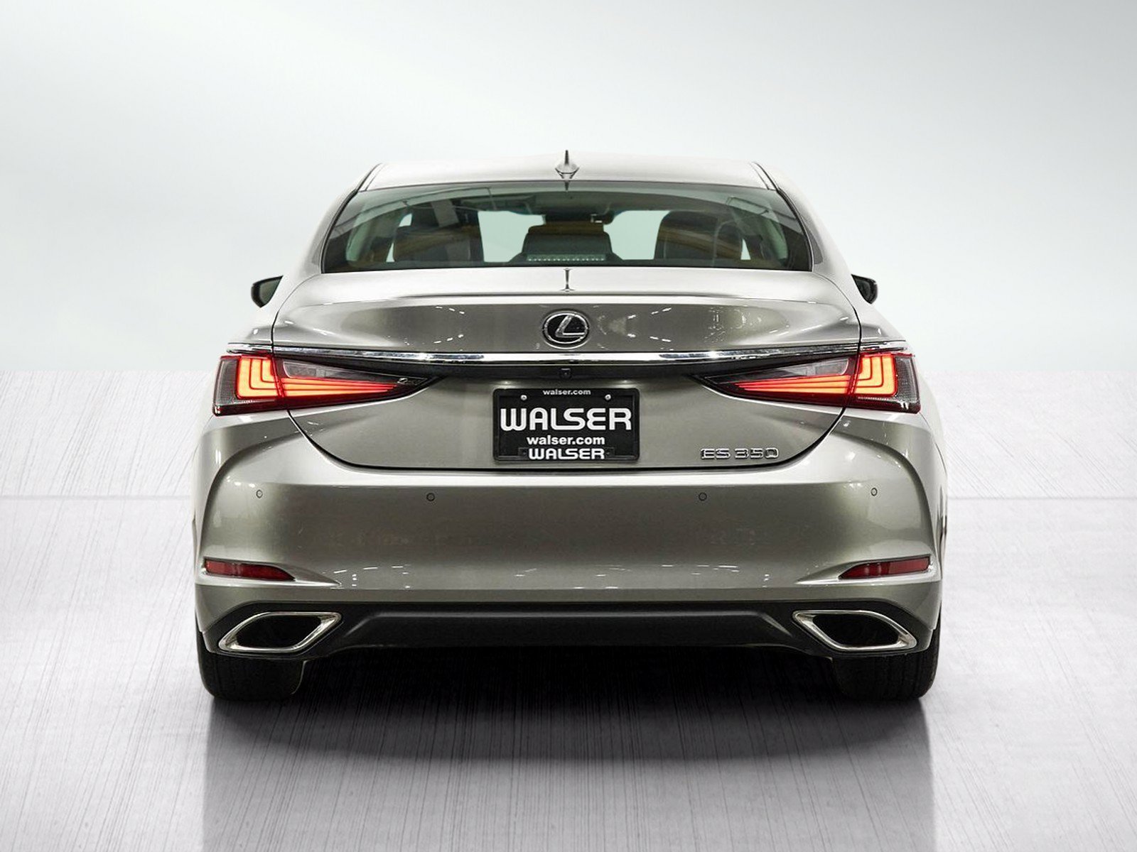 Used 2021  Lexus ES 350 image 4