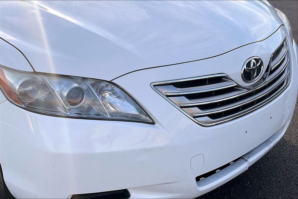 Used 2007 White Toyota Base image 29