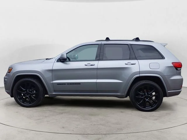 Used 2018 Billet Silver Metallic Jeep Altitude image 8