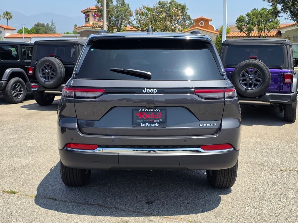 New 2026 Baltic Gray Metallic Clear-Coat Exterior Paint Jeep Laredo X image 5