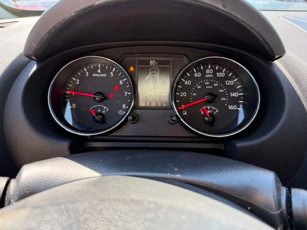 Used 2014 White Nissan S image 18