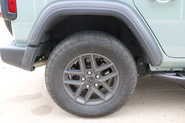 Used 2024 Earl Clearcoat Jeep Sport S image 48