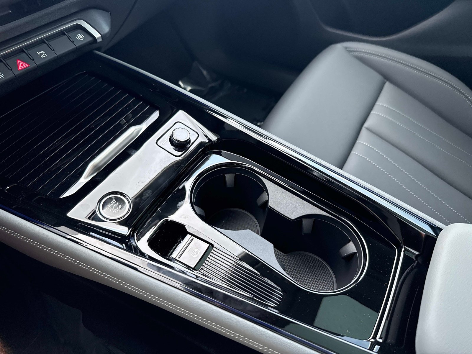 New 2026 Navarra Blue Metallic Audi S line image 23