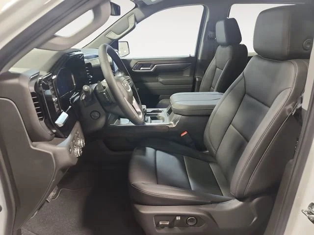 2026 GMC Sierra 1500 SLT - Photo 9