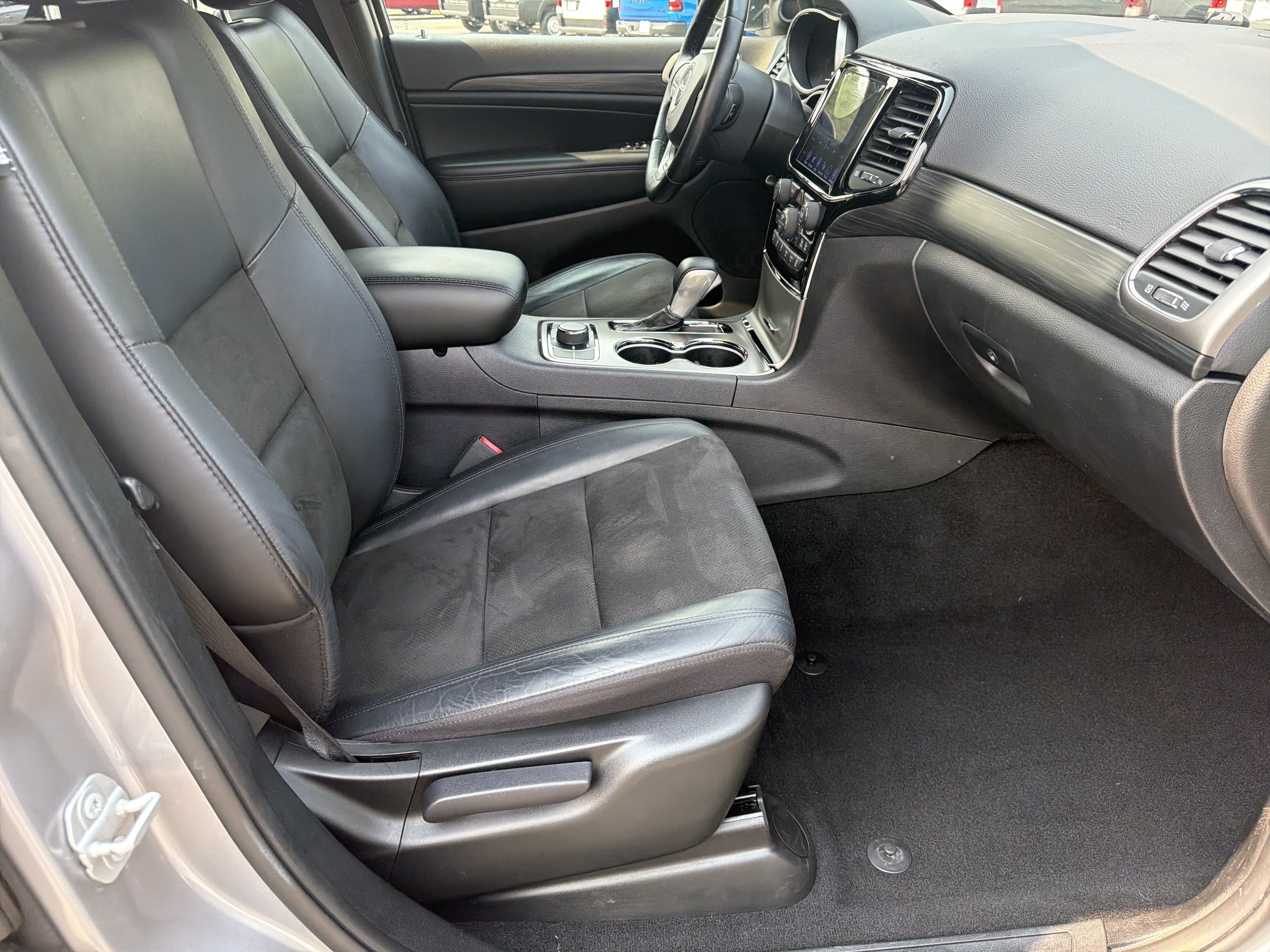Used 2020 Billet Silver Metallic Clearcoat Jeep Altitude image 17