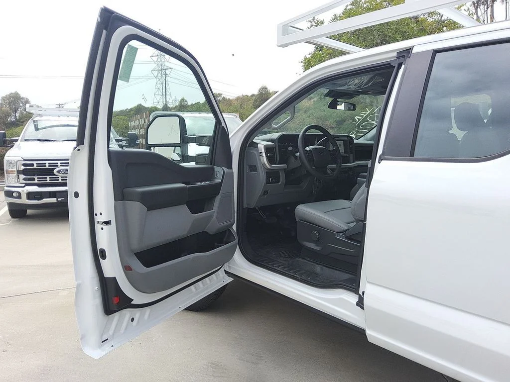 New 2026 Oxford White Ford XL image 5